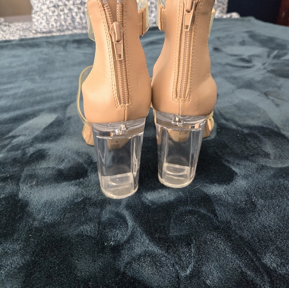 Heels - Picture 3 of 4